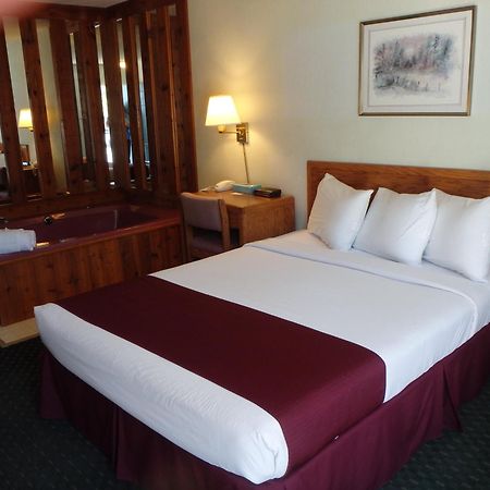 Americas Best Value Inn Saint Ignace Bilik gambar