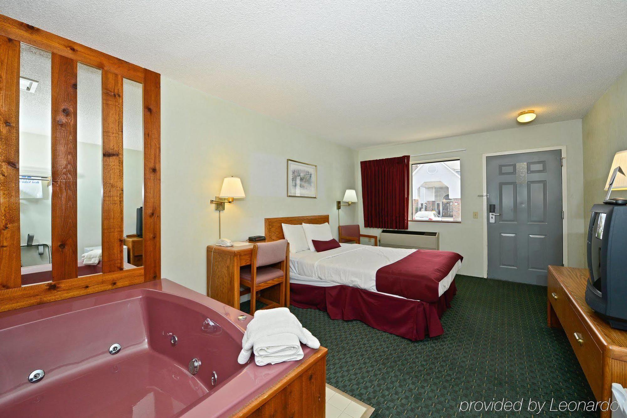 Americas Best Value Inn Saint Ignace Bilik gambar